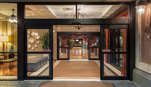 Perfect Escape Near ATL: Relax by the Pool, Enjoy Gym & Dining Options
