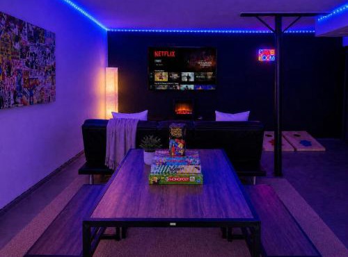 Game Room! King Bed! Near ATL! Fenced Yard w Deck BBQ
