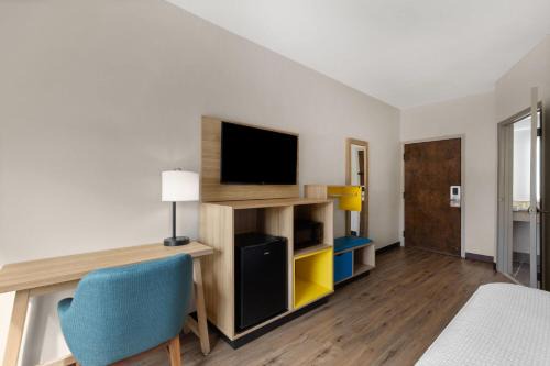 Days Inn by Wyndham McDonough