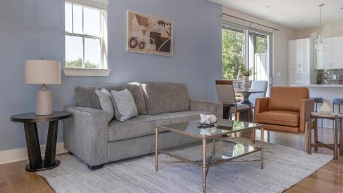 Landing Spectacular 1BD Gym Clubhouse