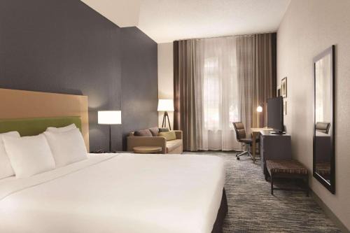 Country Inn & Suites by Radisson, St Charles Historic District